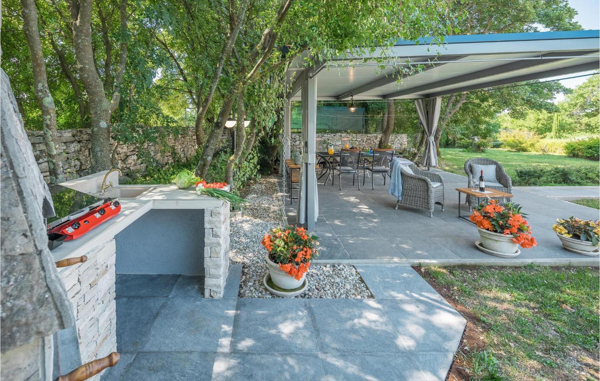 Beautiful Home In Bale With Kitchen المظهر الخارجي الصورة